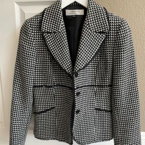 Women’s Tahari Blazer - Size 4 - EUC!